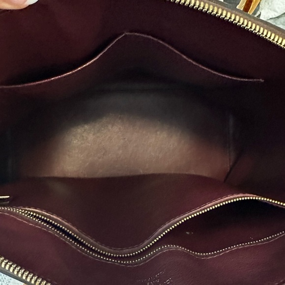 Authentic Louis Vuitton purse. Like new - Picture 4 of 8